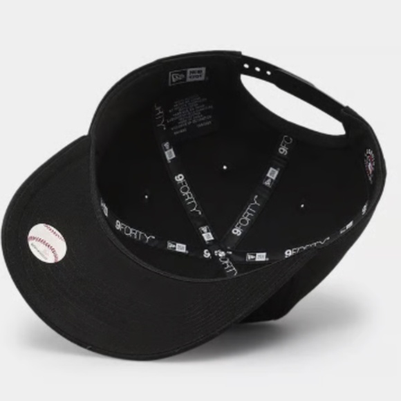 New NEW YORK YANKEES 'METAL BADGE' 9FORTY A-FRAME SNAPBACK Cap - Picture 4 of 9